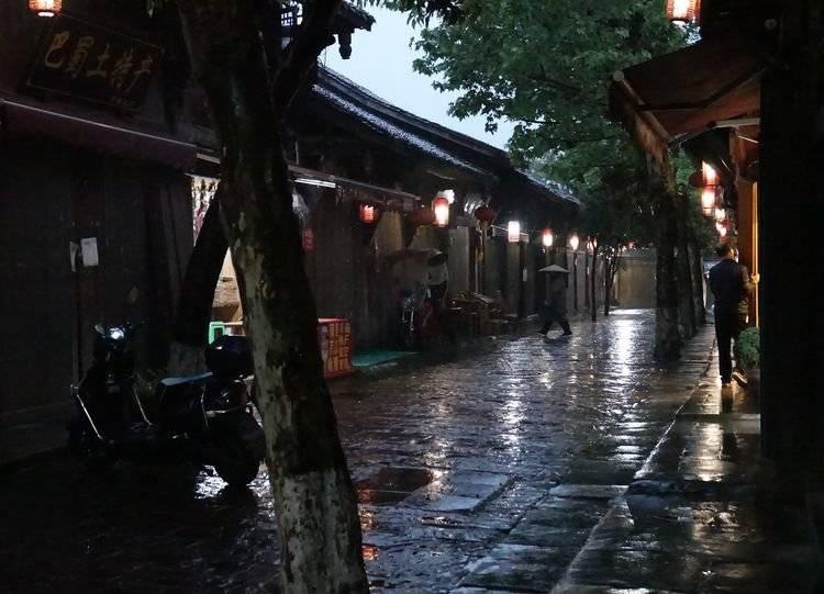 昭通中院通报“扫黑除恶举报箱附近设有摄像头”：用于安保，已调整位置